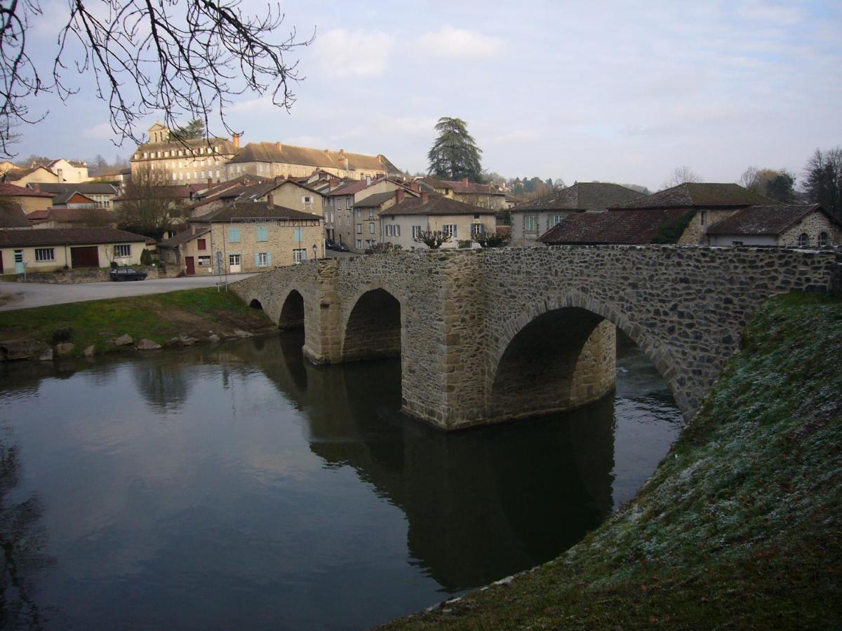 Sous Les Remparts Bed & Breakfast Solignac Dış mekan fotoğraf