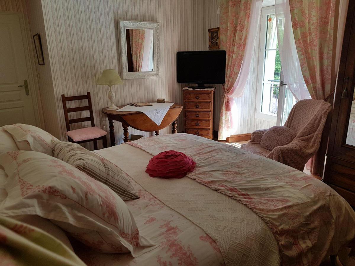 Sous Les Remparts Bed & Breakfast Solignac Dış mekan fotoğraf