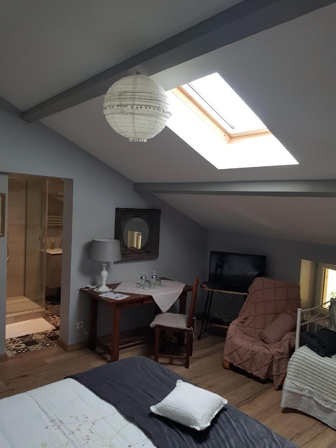 Sous Les Remparts Bed & Breakfast Solignac Dış mekan fotoğraf